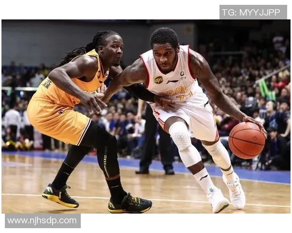 广州网球队以51分稳居邀请赛积分榜首位竞争激烈引人关注