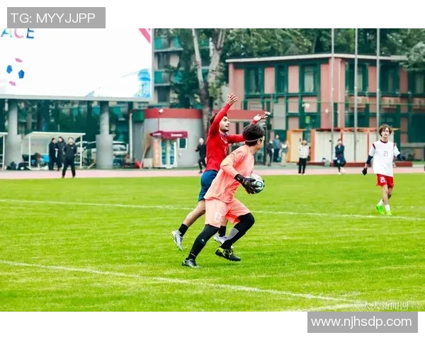 追逐绿茵场的荣耀与梦想顶级足球明星的心路历程与奋斗故事