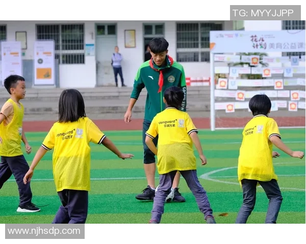 陈敏独家揭秘足球技巧与心得分享助你提升球技与战术理解 陈敏独家揭秘足球技巧与心得分享助你提升球技与战术理解