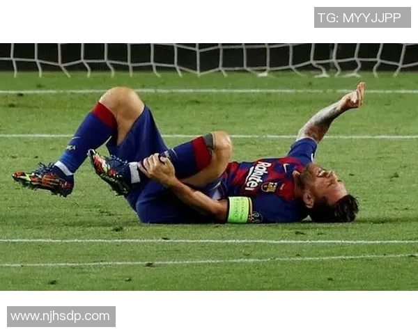 梅西在赛场上怒吼足球明星们的激情碰撞引发热议 梅西在赛场上怒吼足球明星们的激情碰撞引发热议